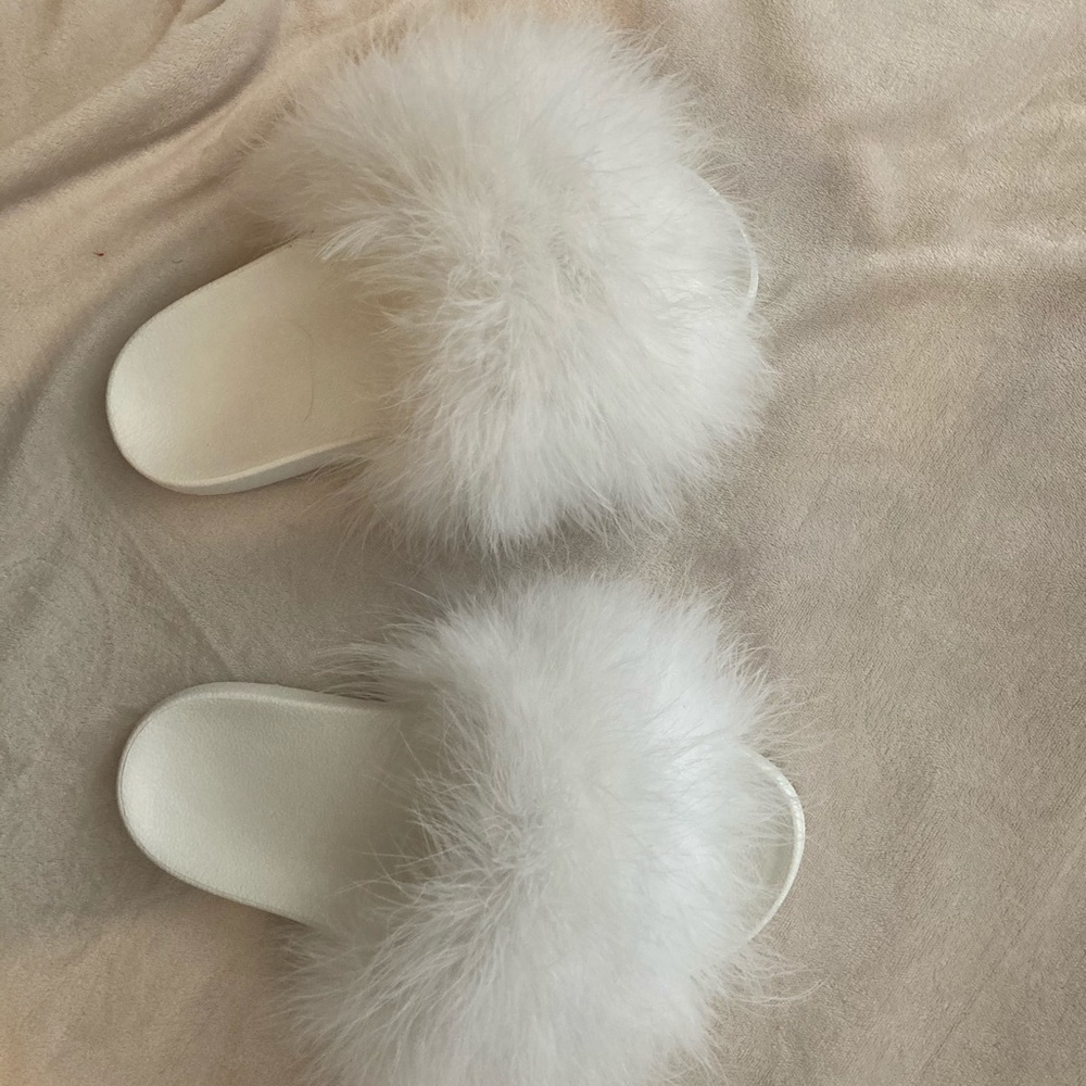Coco 🤍 Fur Slides - Picture 4 of 4